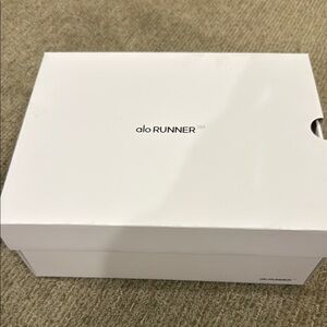 Alo Runner espresso unisex shoe